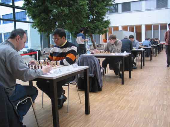 Blick auf den Spielsaal mit der Mannschaft Baden-Oos