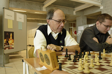 Wolfgang Schmid (links; SSF 1879) und Eugen Rempel (SC Feuerbach)