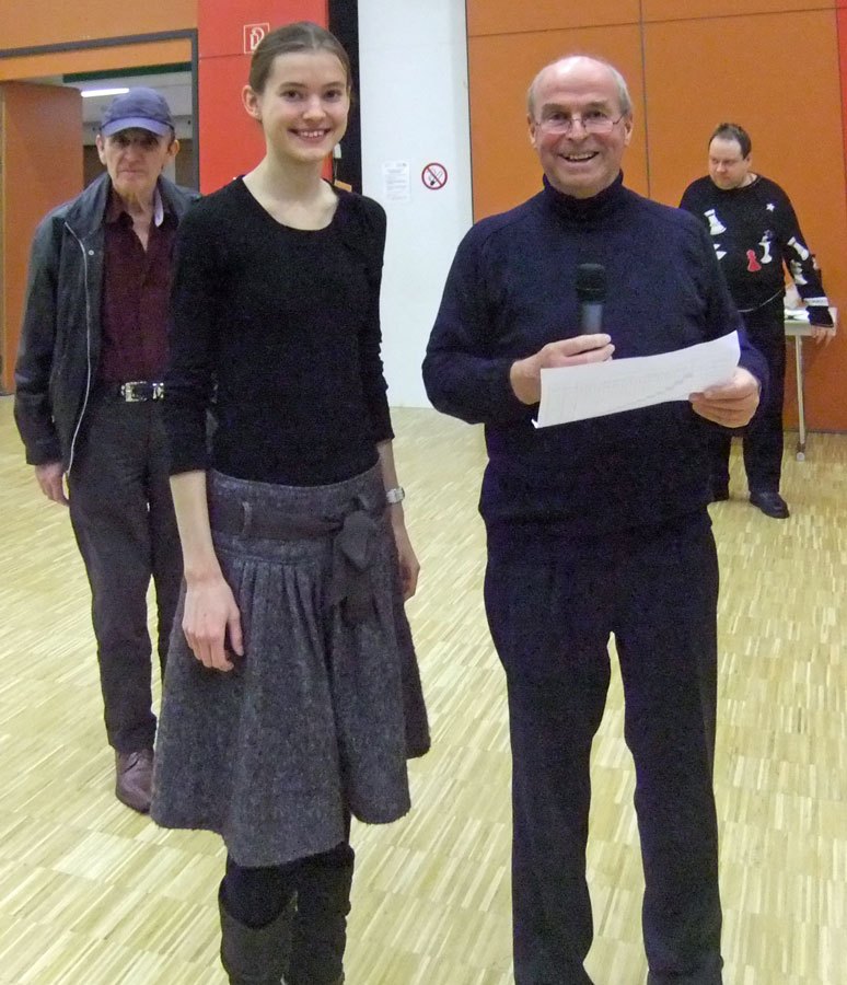 Vera Nebolsina und Dr. Gackenholz bei der Siegerehrung
