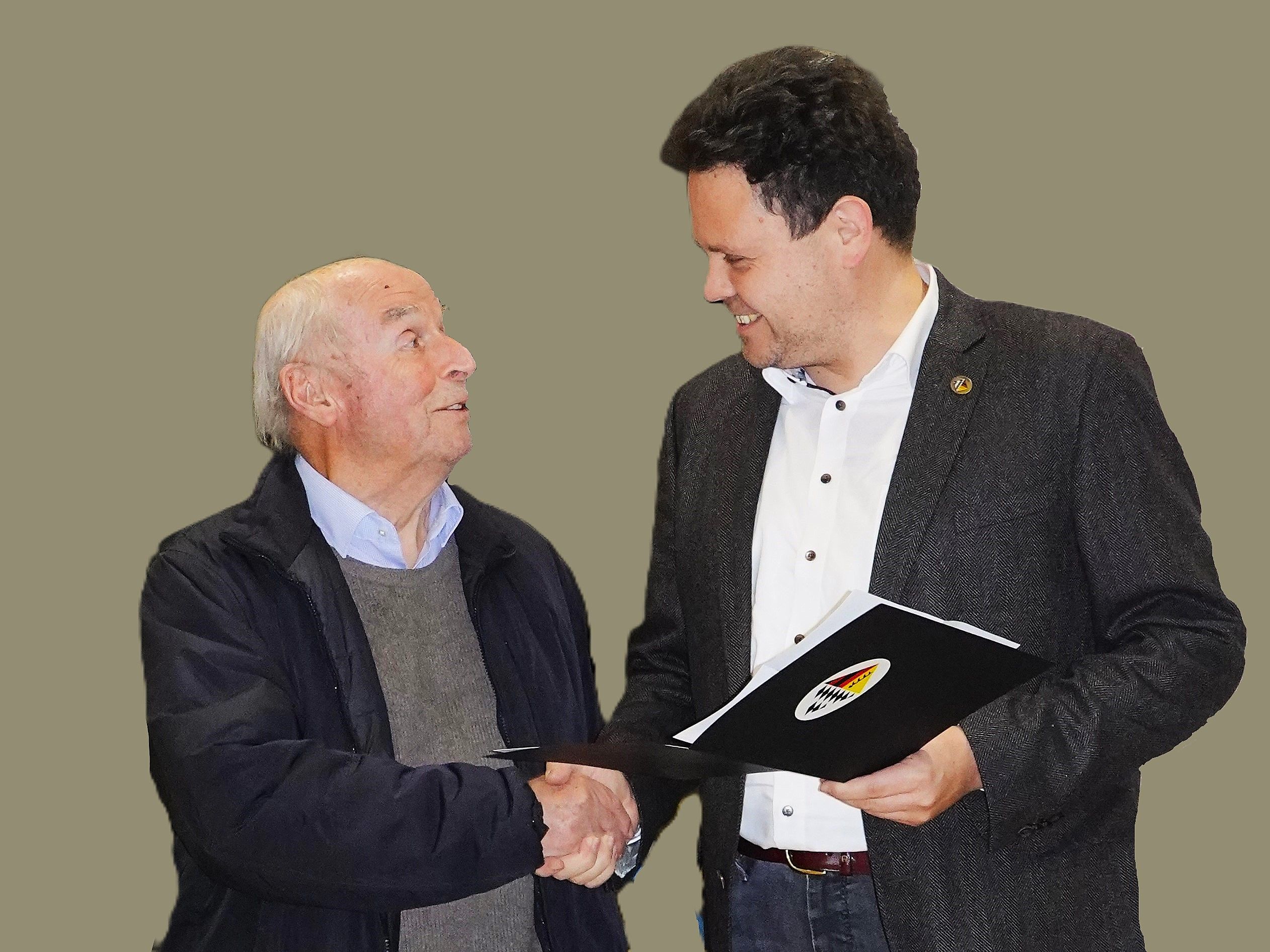 Überreichung der Ehrenmitgliedschaft an Dr. Friedrich Gackenholz